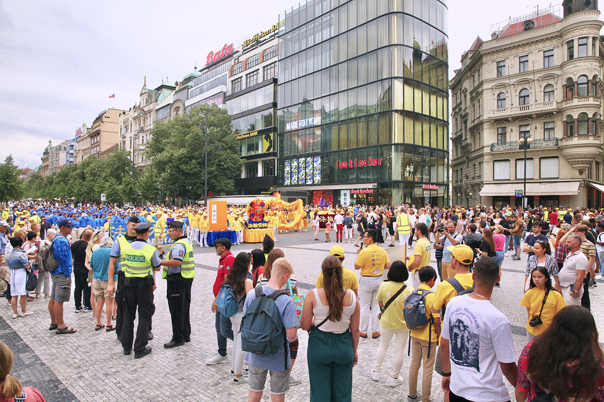 Shromáždění na Václavském náměstí v Praze