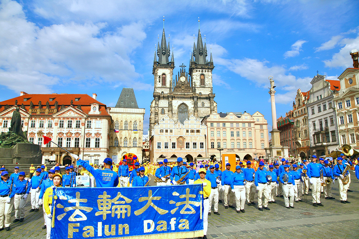 Shromáždění na Staroměstském náměstí v Praze