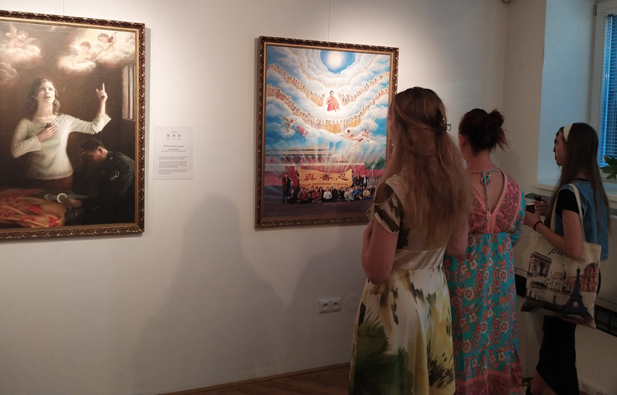 Výstava obrazů Umění Pravdivosti, Soucitu a Snášenlivosti v Havířově