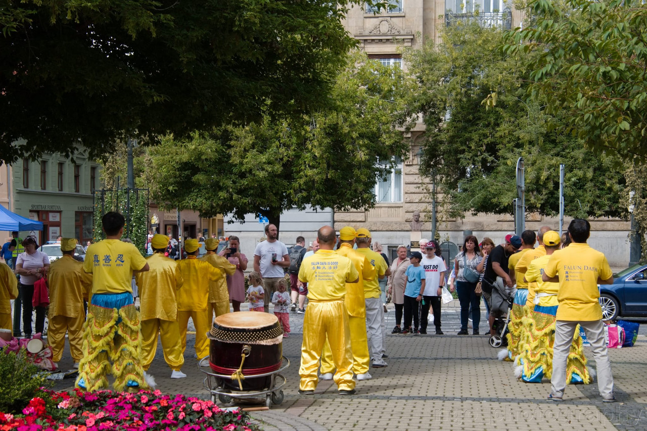 Falun Gong na slavnostech chmele a piva Žatecká Dočesná