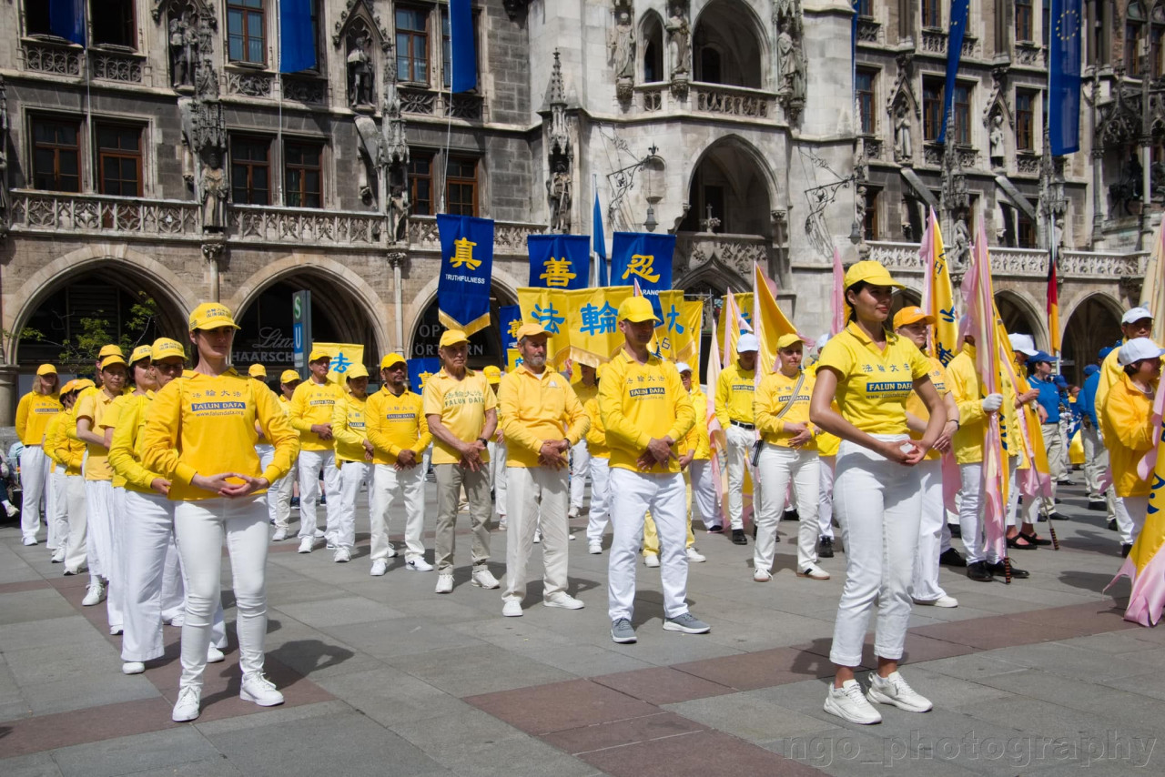 Oslava Dne Falun Dafa