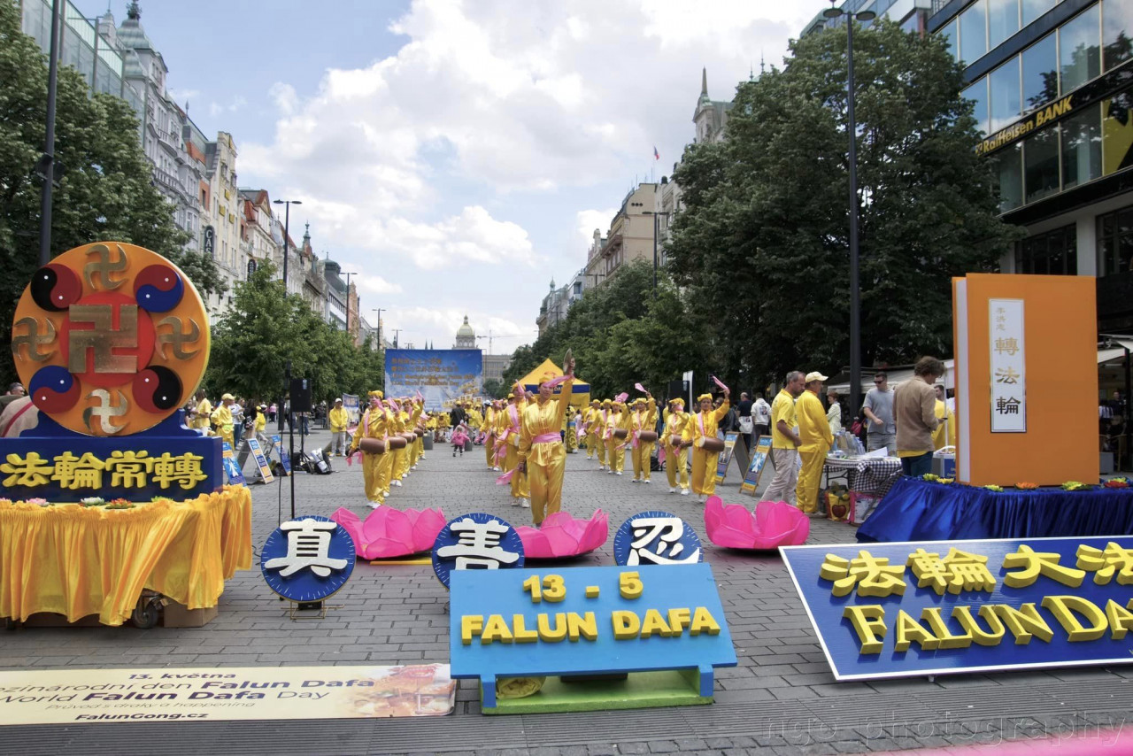  Oslava Světového Dne Falun Dafa v Praze