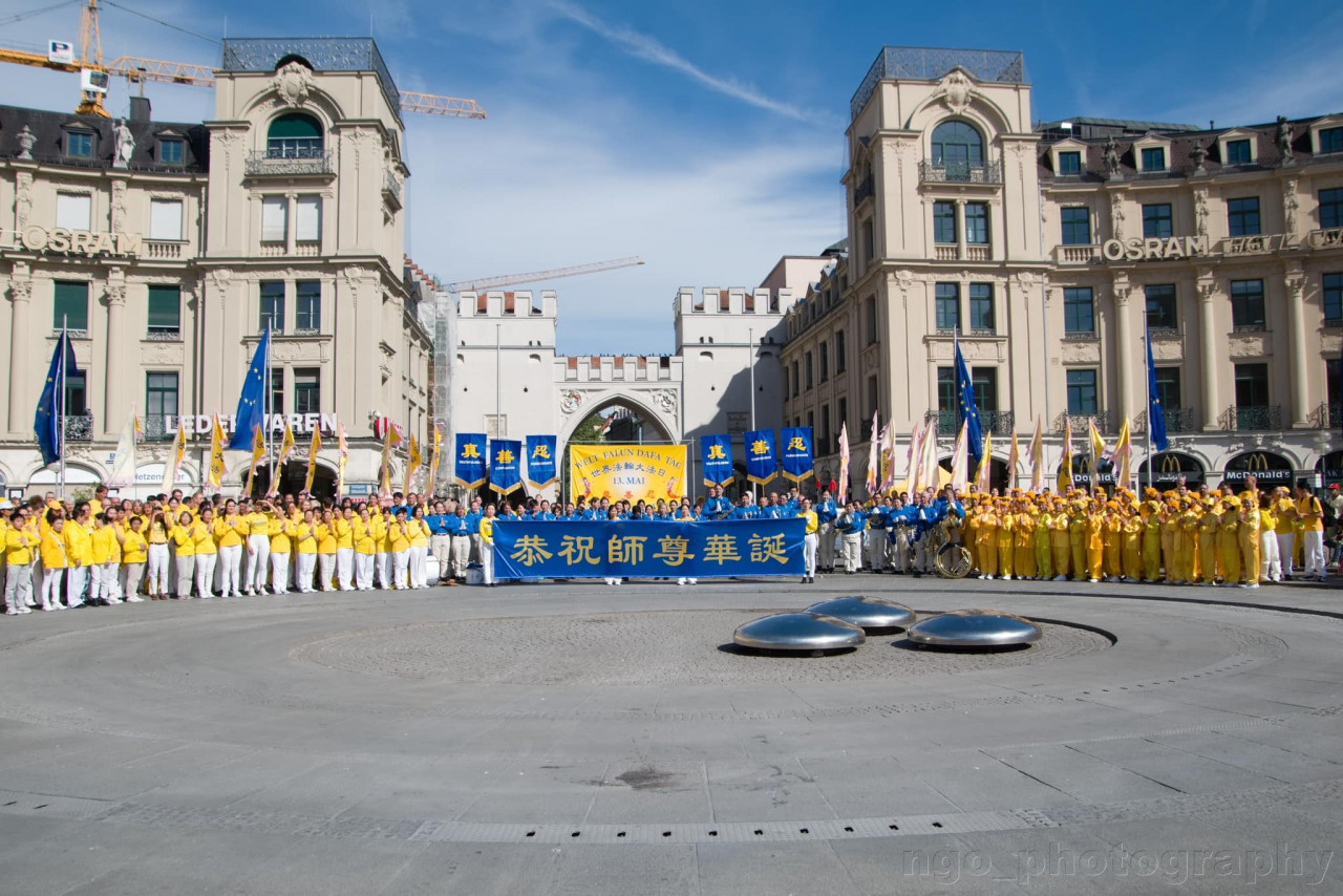 Oslava Dne Falun Dafa