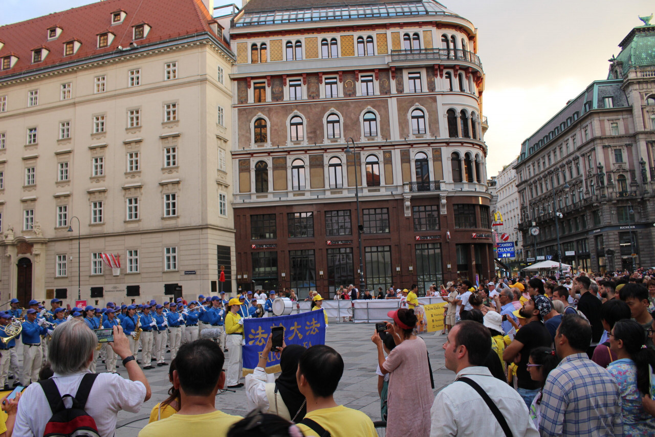 Evropský pochodový orchestr Tian Guo Marching Band