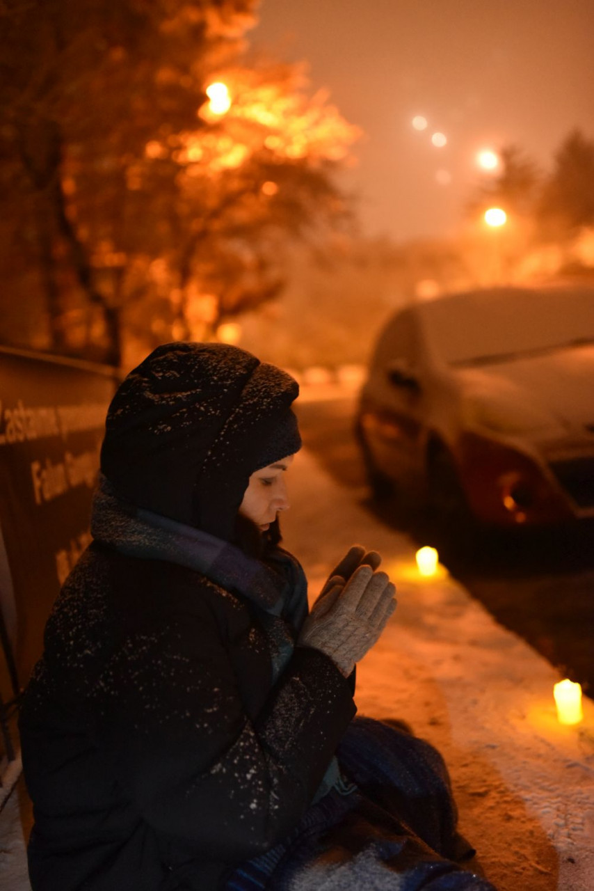 Společná meditace před čínskou ambasádou v Bratislavě