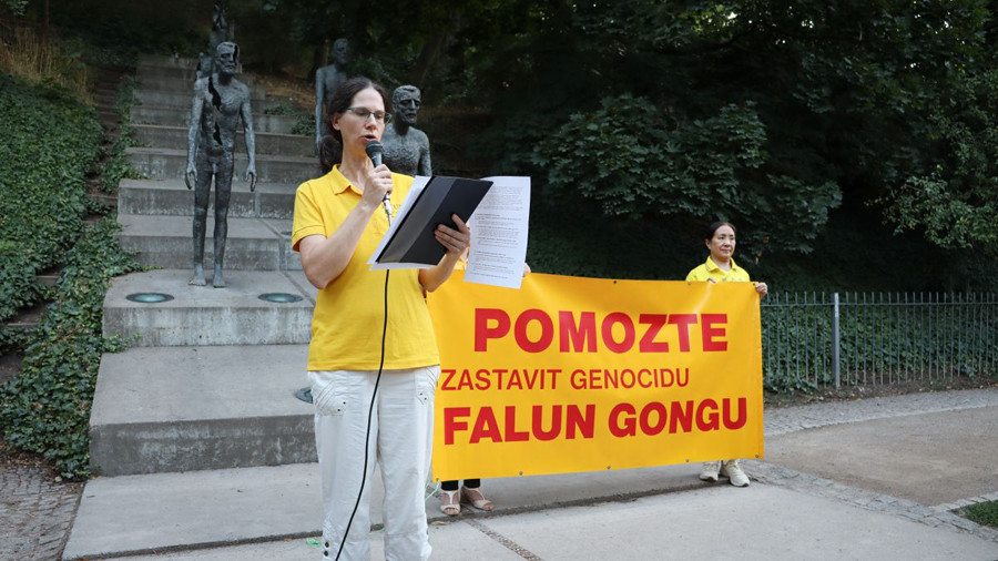Paní Veronika Sunová čte zdravice
