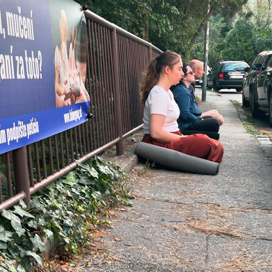 Protestní akce před čínskou ambasádou