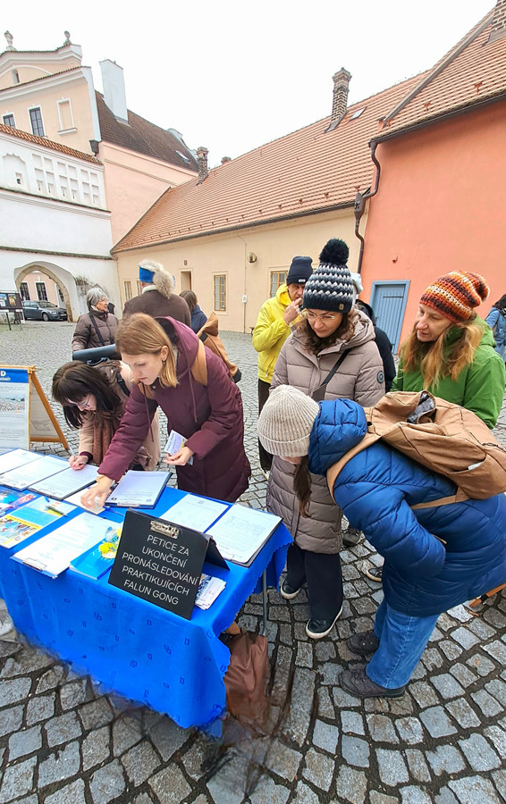 Petiční akce v Pardubicích Petiční akce v Pardubicích