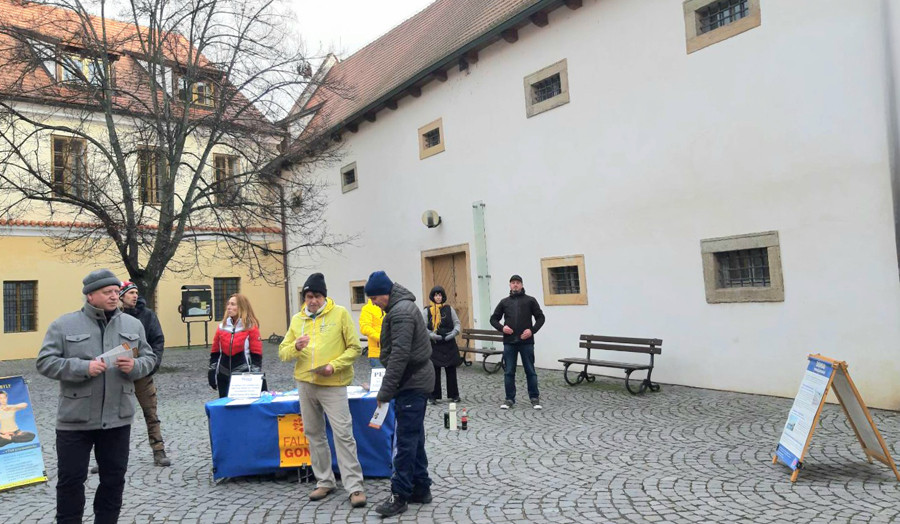 Petiční akce v Pardubicích Petiční akce v Pardubicích