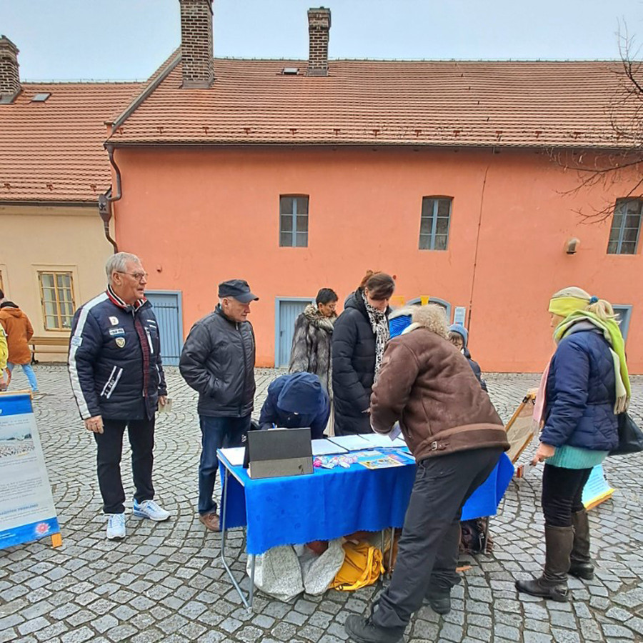 Petiční akce v Pardubicích Petiční akce v Pardubicích