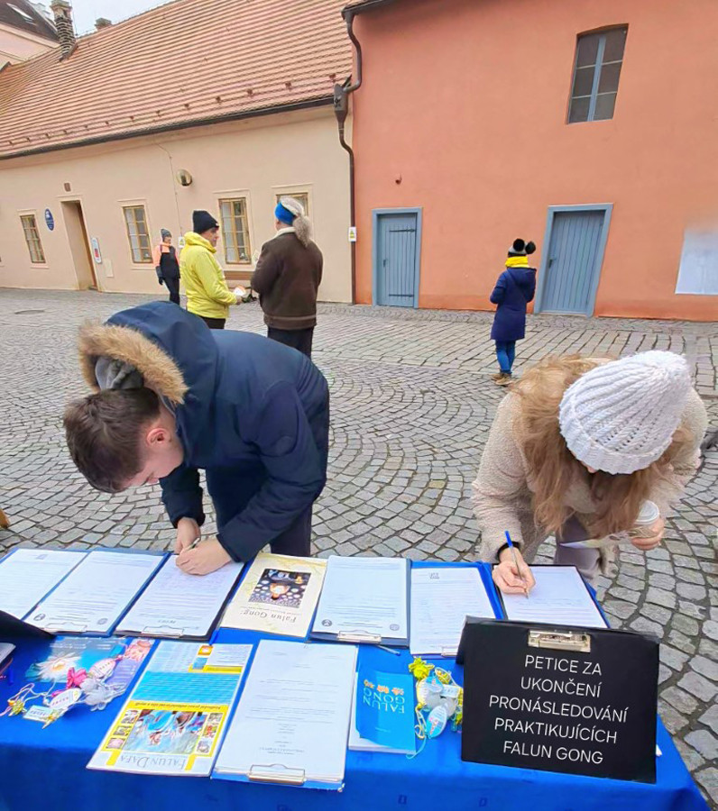 Petiční akce v Pardubicích Petiční akce v Pardubicích