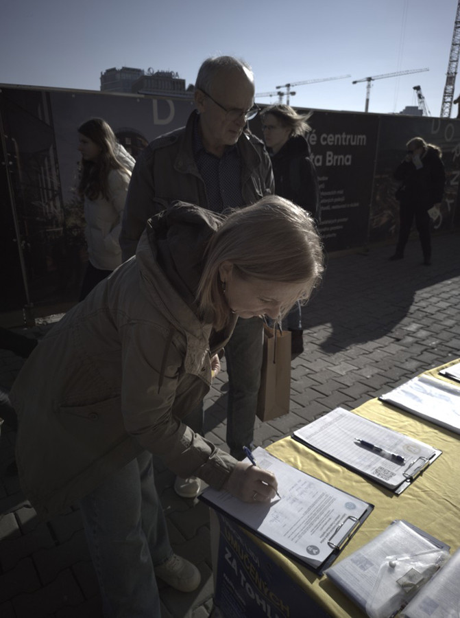 Petiční akce v Brně title=