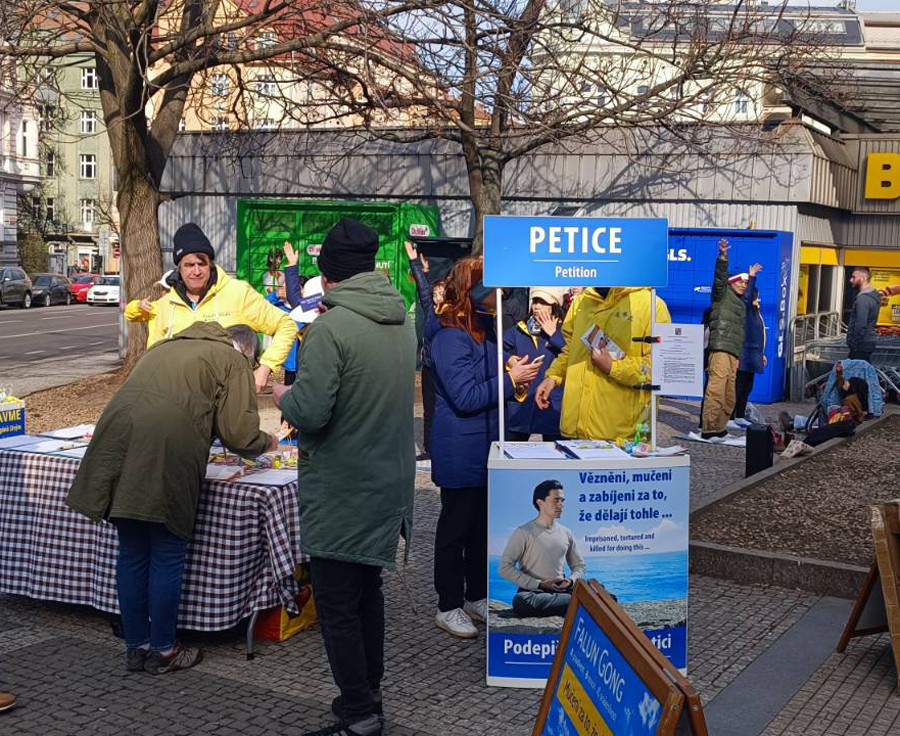 Petiční akce na Letné