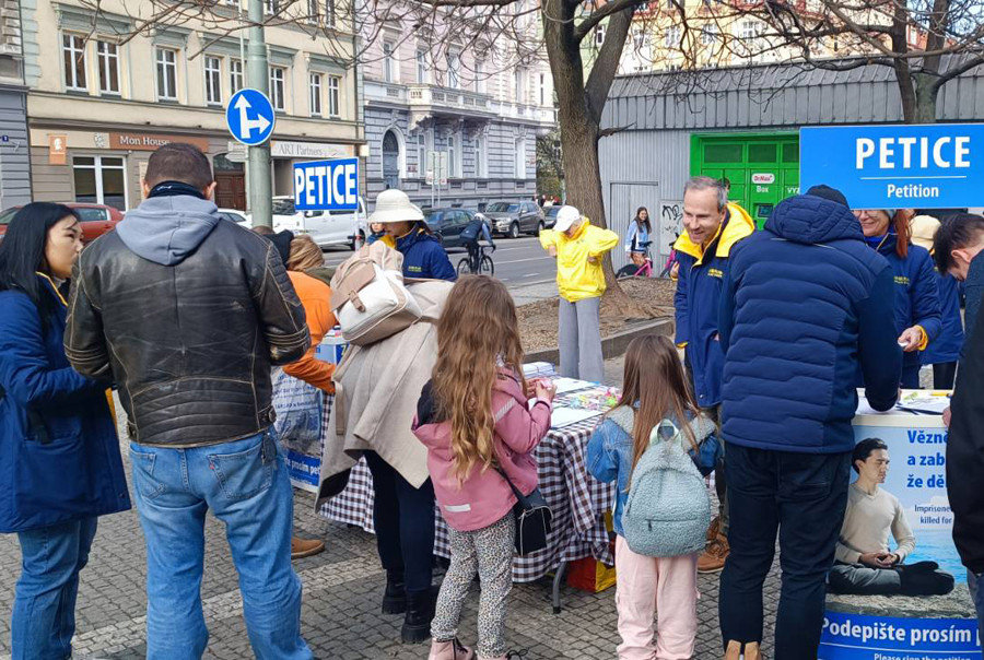 Petiční akce na Letné