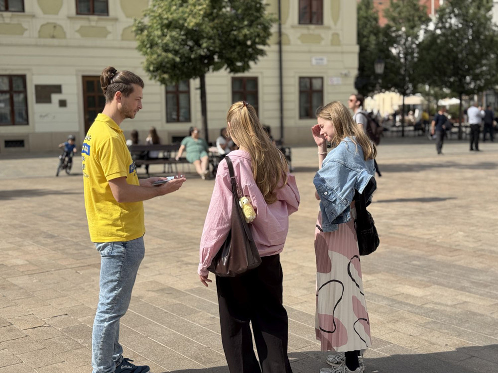 Rozhovory s kolemjdoucími
