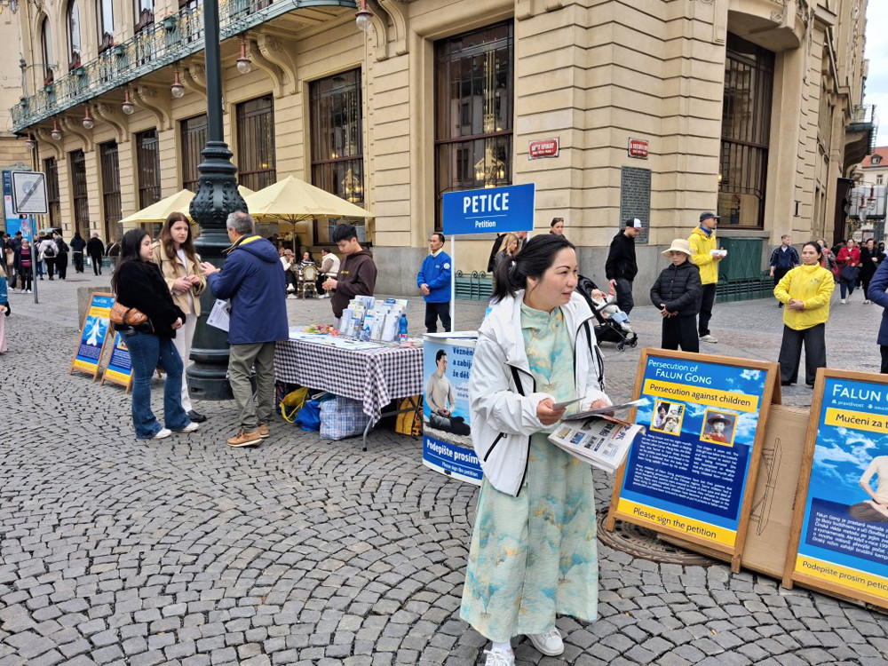 Petiční akce u Obecního domu v Praze