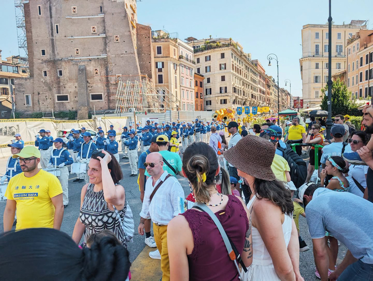 Průvod Falun Dafa v Římě