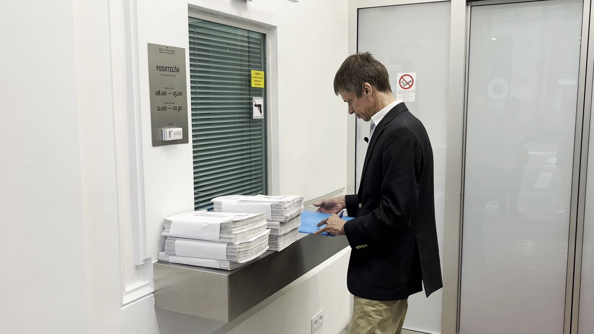 Předání petice na podatelnu Kanceláře prezidenta Slovenské republiky