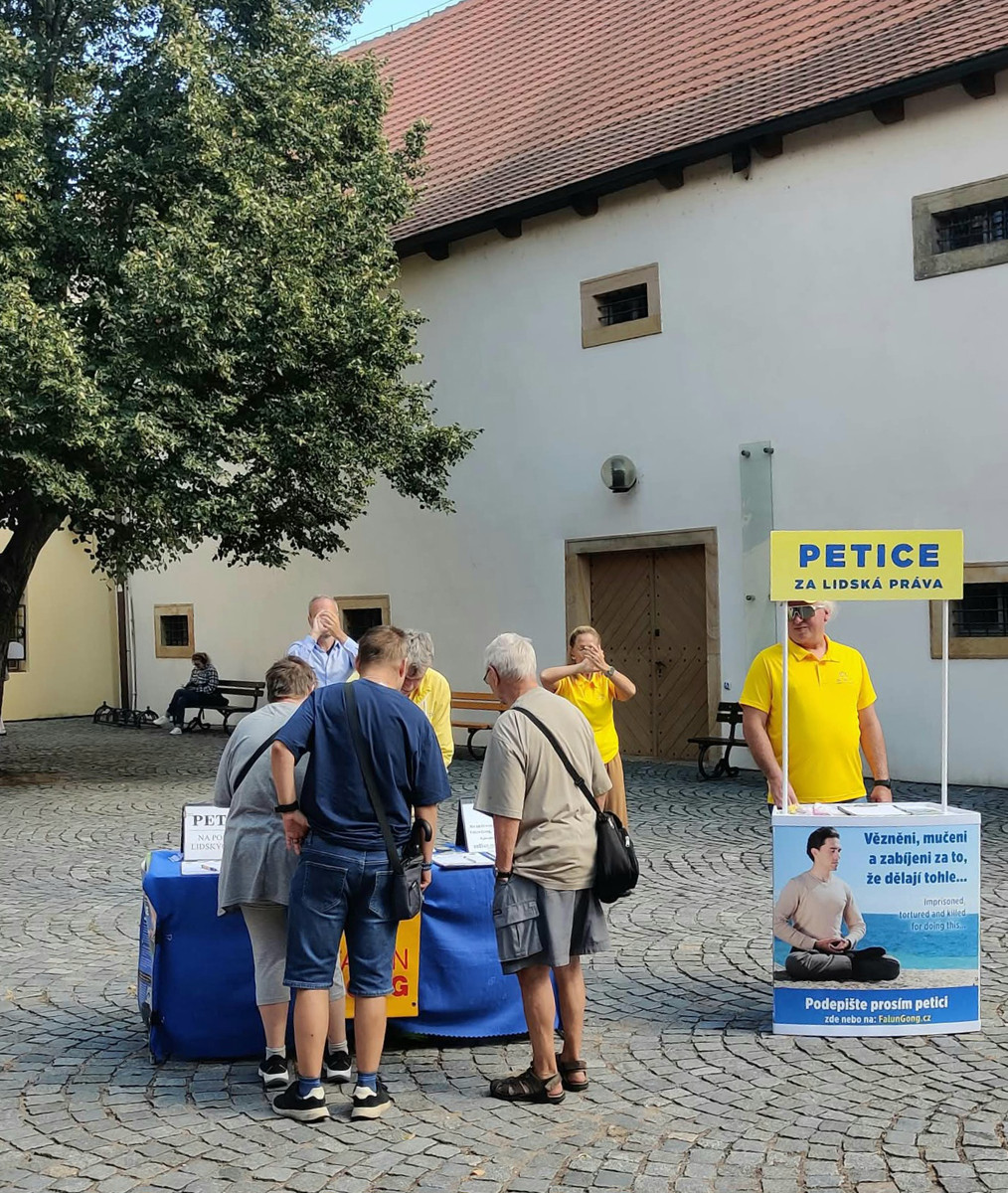 Petiční akce v Pardubicích Petiční akce v Pardubicích